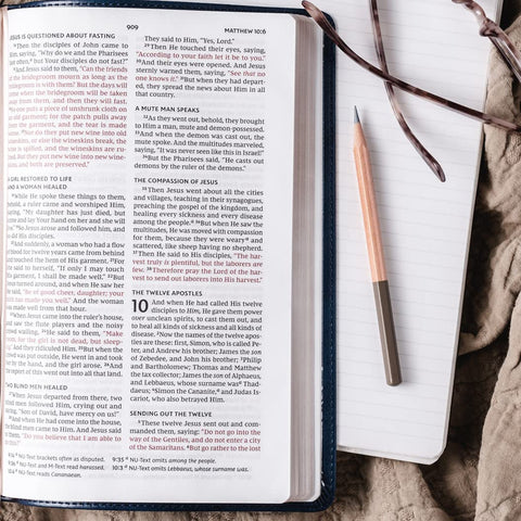 Image of NKJV, Value Thinline Bible, Large Print, Leathersoft, Charcoal, Red Letter Edition, Comfort Print: Holy Bible, New King James Version
