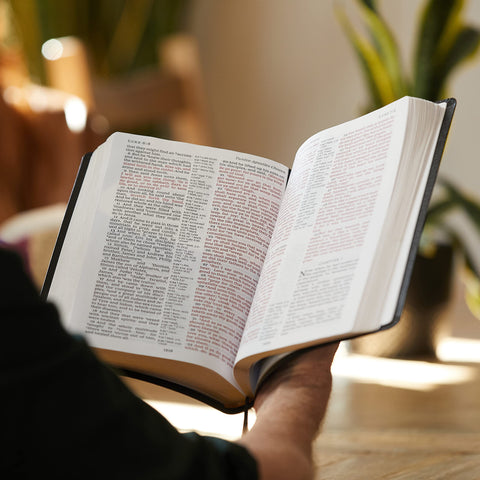 Image of NKJV Holy Bible Giant Print Center-Column Reference Bible Black Leather-look 72000+ Cross References Red Letter Comfort Print: New King James Version