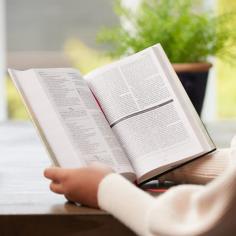 Image of NKJV MacArthur Daily Bible 2nd Edition Hardcover Comfort Print: A Journey Through God's Word in One Year