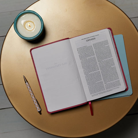 Image of NKJV, Value Thinline Bible, Blue Leathersoft, Red Letter, Comfort Print: Holy Bible, New King James Version