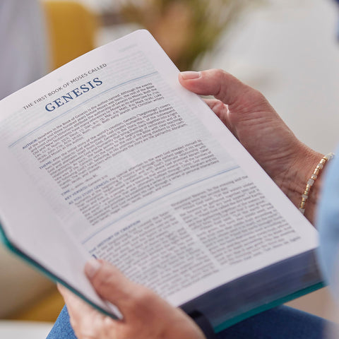 Image of NKJV The Bible Study Bible Leathersoft Turquoise Comfort Print: A Study Guide for Every Chapter of the Bible
