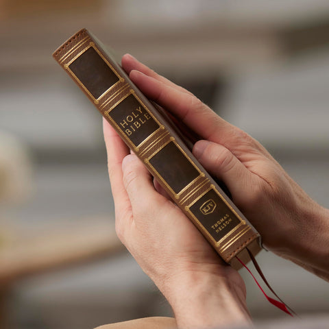 Image of KJV Holy Bible: Compact Bible with 43000 Center-Column Cross References Brown Leathersoft Red Letter Comfort Print: King James Version