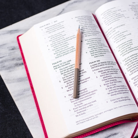 Image of NKJV Deluxe End-of-Verse Reference Bible Personal Size Large Print Leathersoft Black Red Letter Comfort Print: Holy Bible New King James Version