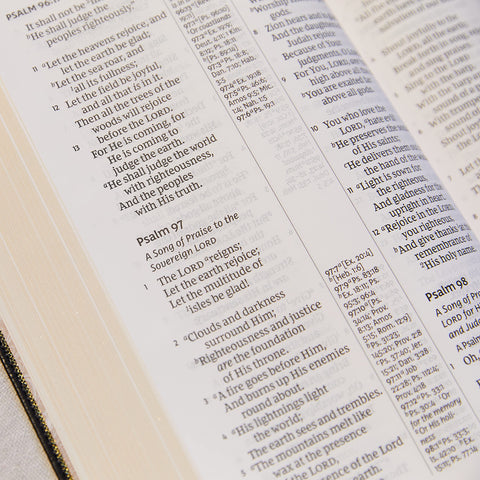 Image of NKJV Holy Bible Giant Print Center-Column Reference Bible Black Leather-look 72000+ Cross References Red Letter Comfort Print: New King James Version