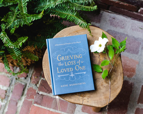 Image of Grieving the Loss of a Loved One: A Devotional of Comfort as You Mourn