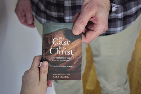 Image of NIV Case for Christ New Testament with Psalms and Proverbs Pocket-Sized Paperback Comfort Print: Investigating the Evidence for Belief