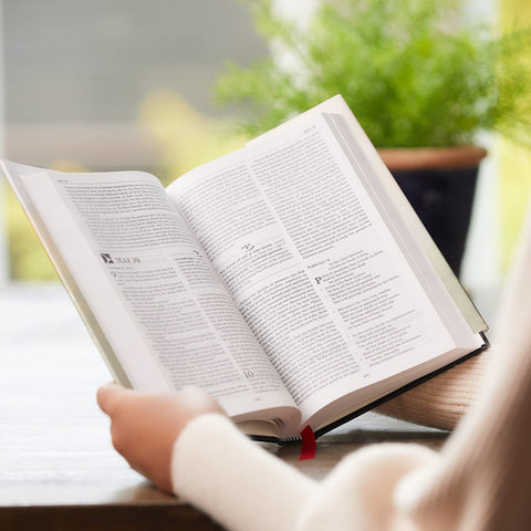 Image of NKJV MacArthur Daily Bible 2nd Edition Hardcover Comfort Print: A Journey Through God's Word in One Year