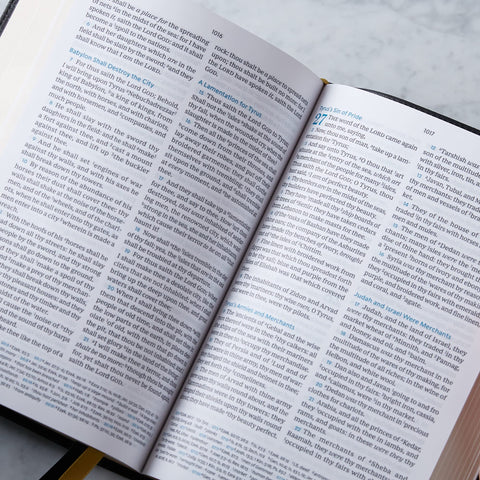 Image of KJV Holy Bible: Large Print Verse-by-Verse with Cross References Black Leathersoft Comfort Print: King James Version (Maclaren Series)