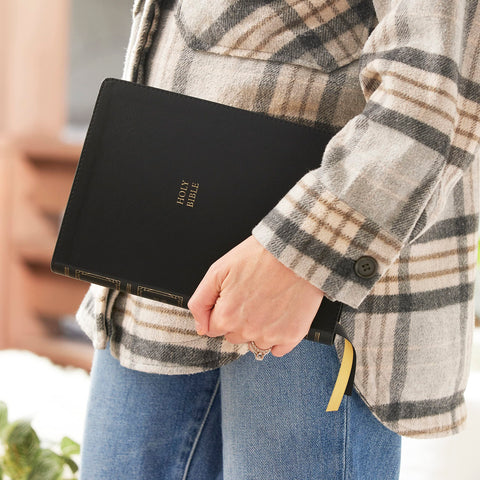 Image of KJV Holy Bible: Paragraph-style Large Print Thinline with 43000 Cross References Black Genuine Leather Red Letter Comfort Print (Thumb Indexed): King James Version