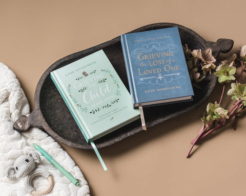 Image of Grieving the Loss of a Loved One: A Devotional of Comfort as You Mourn