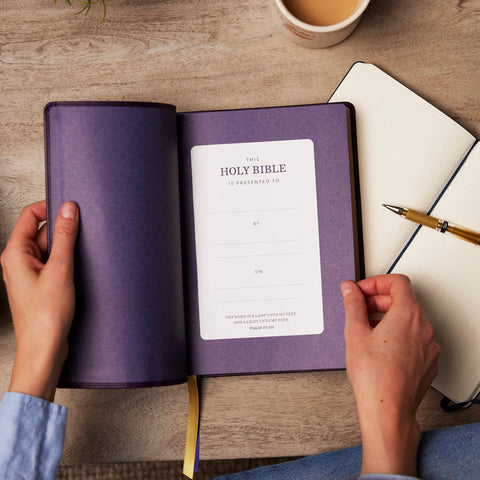 Image of KJV Holy Bible with 73000 Center-Column Cross References Hardcover Red Letter Comfort Print: King James Version