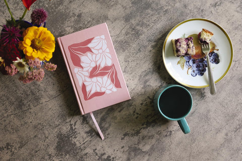 Image of NIV, THE BUSY MOM'S BIBLE, LEATHERSOFT OVER BOARD, PINK, RED LETTER, COMFORT PRINT: DAILY INSPIRATION EVEN IF YOU ONLY HAVE ONE MINUTE