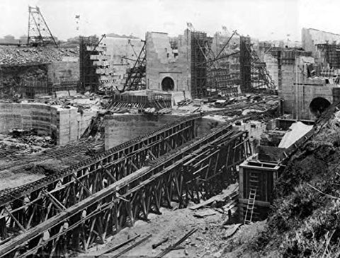 Image of THE BUILDING OF THE PANAMA CANAL IN HISTORIC PHOTOGRAPHS