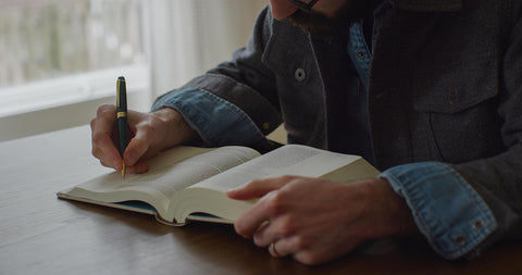 Image of ESV SINGLE COLUMN JOURNALING BIBLE (ARTIST SERIES, MATT STEVENS, SCENES OF REDEMPTION)