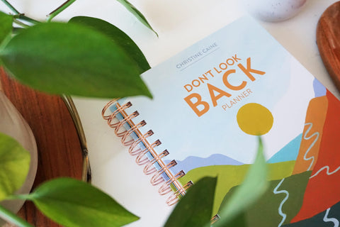 Image of DON'T LOOK BACK PLANNER: A YEARLONG ORGANIZER FOR GETTING UNSTUCK AND MOVING FORWARD WITH PASSION AND PURPOSE
