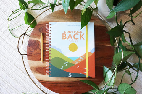 Image of DON'T LOOK BACK PLANNER: A YEARLONG ORGANIZER FOR GETTING UNSTUCK AND MOVING FORWARD WITH PASSION AND PURPOSE
